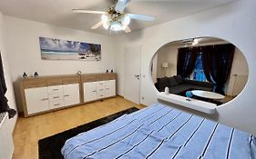 Traum Apartment Mit Pool+Balkon