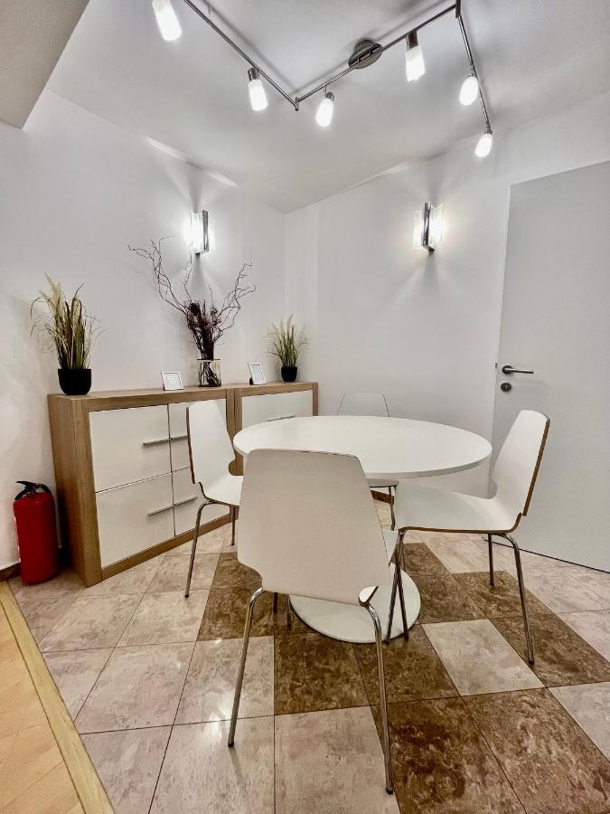 Traum Apartment Mit Pool+Balkon Wien Exterior foto