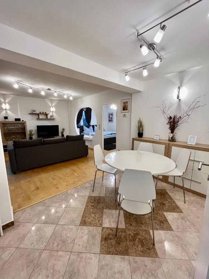 Traum Apartment Mit Pool+Balkon Wien Exterior foto