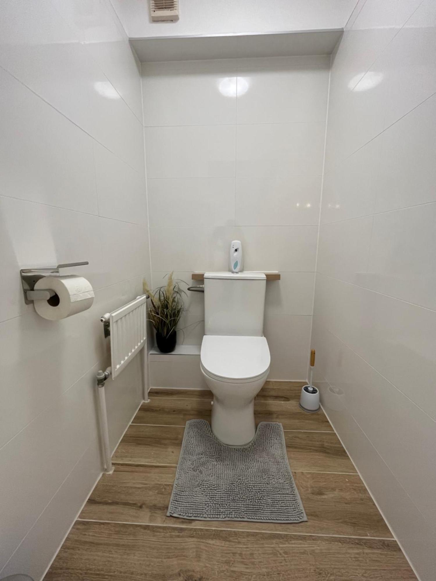 Traum Apartment Mit Pool+Balkon Wien Exterior foto