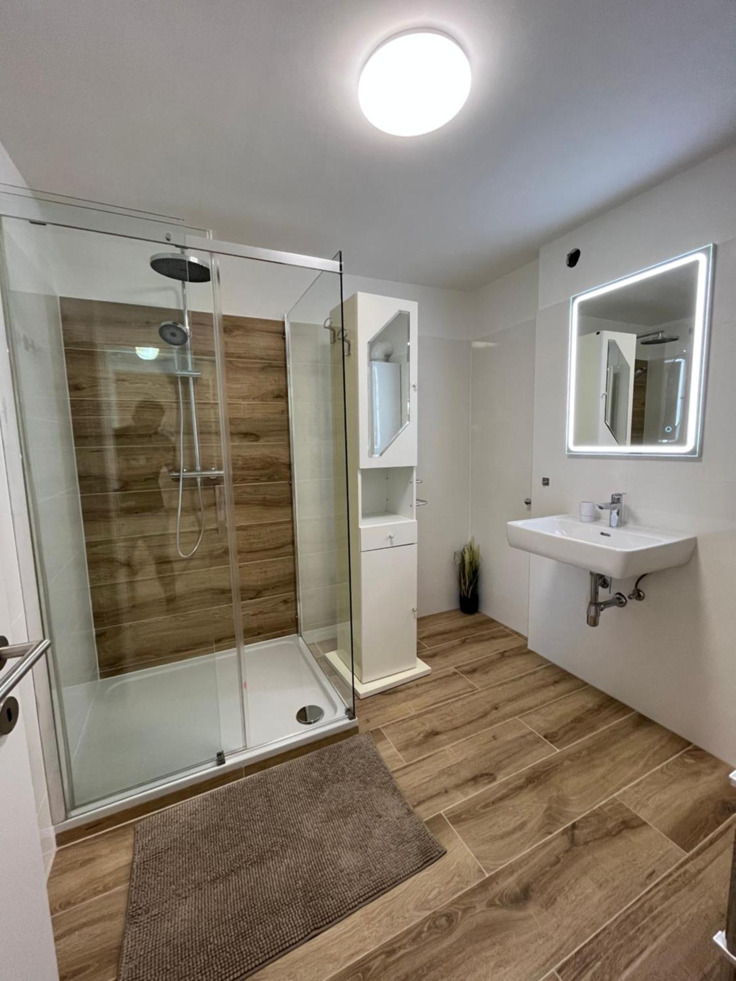 Traum Apartment Mit Pool+Balkon Wien Exterior foto